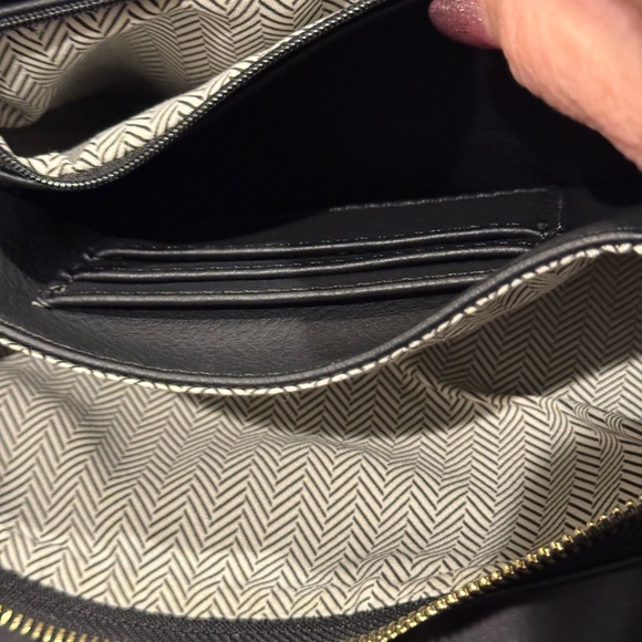 Jen & Co wristlet w/3 pockets. 2 D Rings, add own guitar strap for a crossbody. - Picture 6 of 9